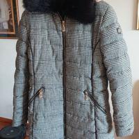 Cappotto imbottito con collo di pelliccia