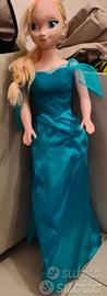 bambola gigante di Elsa (Frozen), alta quasi 1 m