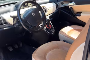 Lania Ypsilon nera 1.3 multijet
