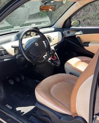 Lania Ypsilon nera 1.3 multijet