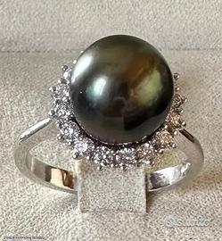 ANELLO ORO 18kt. CON DIAMANTI E PERLA TAHITI