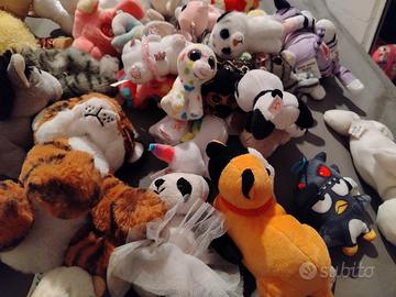 Peluche misti di varie marche e dimensioni