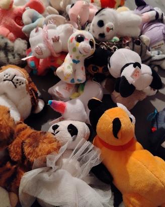 Peluche misti di varie marche e dimensioni