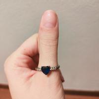 anello con pietra blu