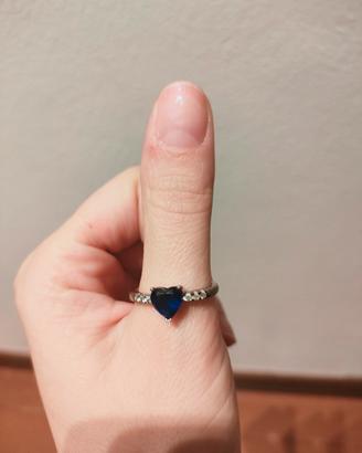 anello con pietra blu