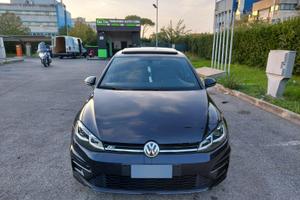 Volkswagen Golf 1.0 Tsi R-line