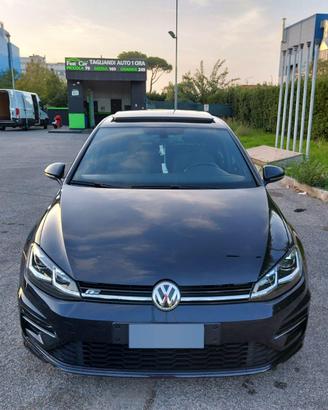 Volkswagen Golf 1.0 Tsi R-line