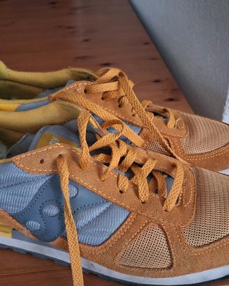SAUCONY SHADOW