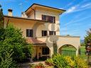 villa-di-850-m²-con-piu-di-5-locali-e-box-auto-a-c