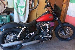 Harley-Davidson daina stret bob. 