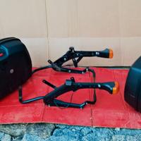 Valige GiVi per moto, complete di attacchi