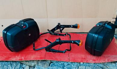 Valige GiVi per moto, complete di attacchi