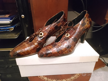 Scarpe di coccodrillo marroni