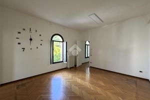 UFFICIO A MONTEBELLUNA