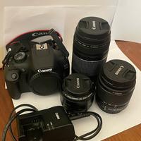 Canon EOS 1200D con obiettivi 18-55, 50 e 75-300