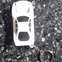 Portachiavi a forma di auto con torcia