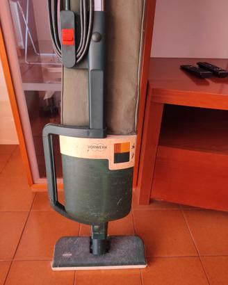 folletto aspirapolvere con accessori