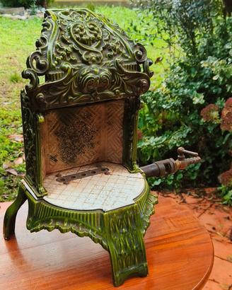 Vecchia stufa in miniatura