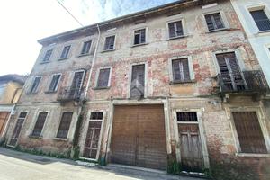 CASA DI CORTE A CESANO MADERNO