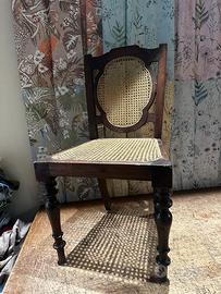 Sedia antica in paglia