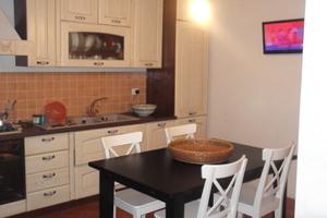 Casetta tra mare e città