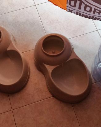 dosatori automatici cibo e acqua per cani