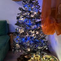 Albero di Natale innevato