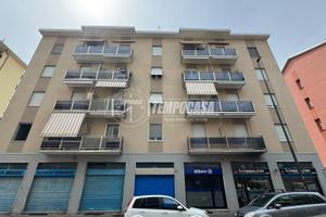 DUE LOCALI CON CUCINA ABITABILE - CENTRO CITTÀ