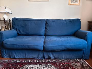 Divano blu in buone condizioni