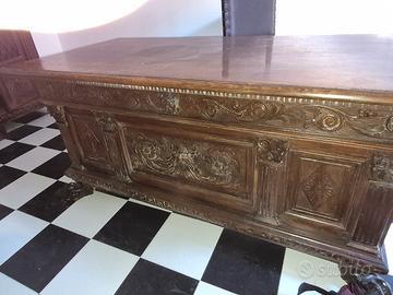 Signorile ed elegante arredamento studio