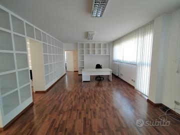 Ufficio di 136 mq a Torrette