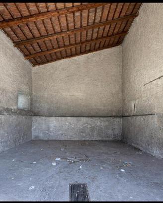 Piazzale con garage