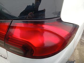 Fanale posteriore dx Opel Zafira c tourer anno 201