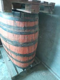 Torchio e tino per vino