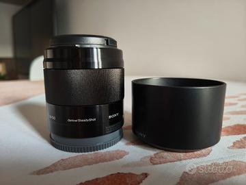 Sony E 50mm f/1.8 APS-C con paraluce