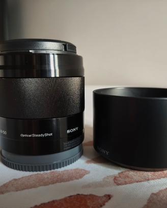 Sony E 50mm f/1.8 APS-C con paraluce