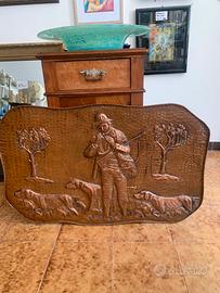 Placca decorativa in rame sbalzato