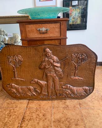 Placca decorativa in rame sbalzato