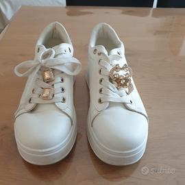 SNEAKERS Bianche con dettagli Gioiello con strass.