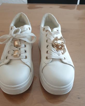 SNEAKERS Bianche con dettagli Gioiello con strass.