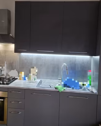 Cucina e divano 3 posti