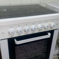 Cucina a gas con forno elettrico