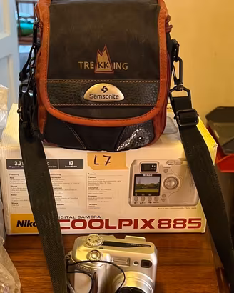 NIKON COOLPIX 885