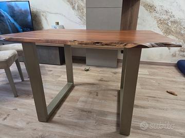 TAVOLO DA PRANZO IN LEGNO ACACIA