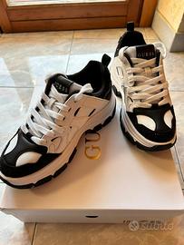 GUESS scarpe Donna / Sneaker Brayjen strass