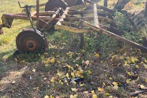 Estirpatore agricolo carrellato a molle
