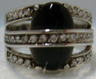 ANELLO ornato con solitaire di QUARZO NERO e 30 br