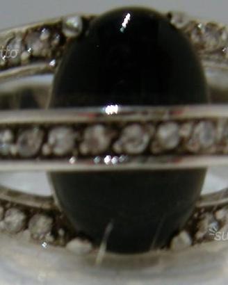 ANELLO ornato con solitaire di QUARZO NERO e 30 br