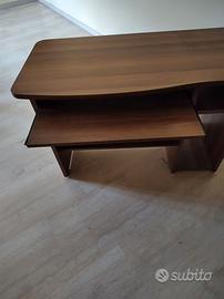 Scrivania per computer