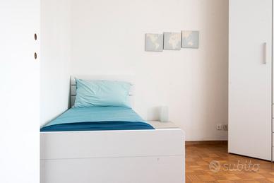 Stanza a monza vicina al centro